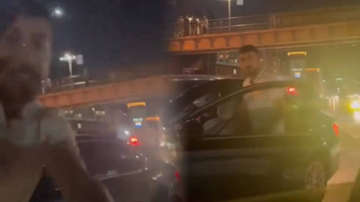 Trafik Magandası Dehşeti! Aynayı Kırdı, Camları Yumrukladı