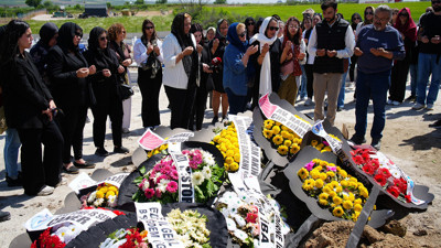 Bahar Aksu'ya Gözyaşları İçinde Veda... Mezarı Başında 'Mücadele' Sözü