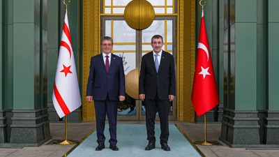 Cumhurbaşkanı Yardımcısı Yılmaz, KKTC Başbakanı ile Görüştü