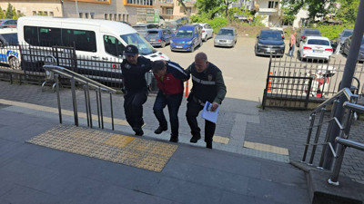 Gizlice Fotoğraf Çekti, Yakalanınca İntihara Kalkıştı