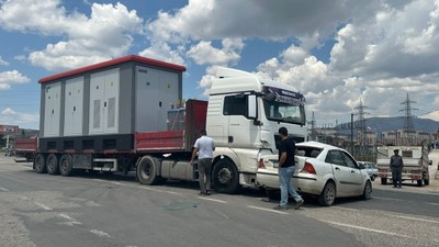 Adıyaman Gölbaşı’nda Tır-Otomobil Çarpışması: Sürücü Yaralandı