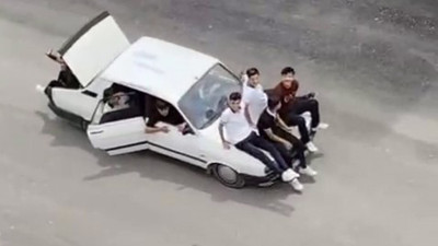 Adana’da Çocukların Otomobil Kaputunda ve Bagajında Tehlikeli Yolculuğu Kamerada