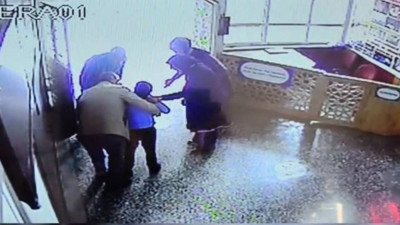 Boğazına Şeker Kaçan Öğrenciyi Heimlich Manevrasıyla Kurtardı