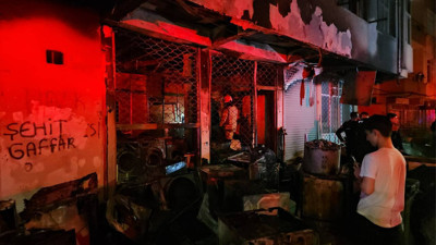 Küçükçekmece’de Beyaz Eşya Deposunda Yangın