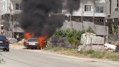Mardin'de Park Halindeki Otomobil Alev Aldı
