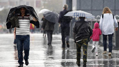 Sıcaklıklar Düştü, Sağanak Geri Döndü: Meteoroloji’den Yağış ve Fırtına Uyarısı