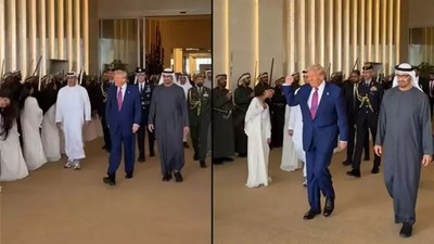 ABD Başkanı Trump'a BAE'de Bir Garip Karşılama! Saçlarını Bir O Yana Bir Bu Yana Savurdular