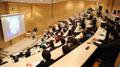 Özel Üniversite Fiyatları Uçtu: Hem Ücret Arttı, Hem Taksit Azaldı! Diploma Hayali Yarım Kaldı