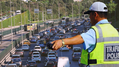 Trafikte Yeni Dönem: Bunu Yapan Yandı! Cezalar Katlanıyor, Ehliyete El Konuluyor