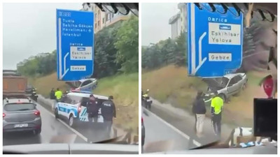 Kocaeli D100’de Trafik Levhısına Çarpan Otomobilin Sürücüsü Yaralandı