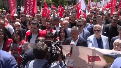 CHP Lideri Özel ve ABB Başkanı Yavaş Gençlerle Anıtkabir'e Yürüdü