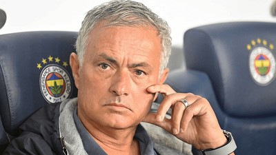 Fenerbahçe Teknik Direktörü Mourinho Bavuluyla Yakalandı!