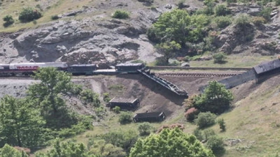 Yük Treni Raydan Çıktı: O Anlar Kamerada