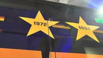 Galatasaray Otobüsüne Taşlı Saldırı