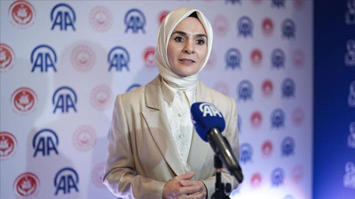 Bakan Göktaş'tan 'Aile' Diplomasisi Trafiği: İmzayı Attı