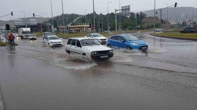 Karabük'ü Sağanak Vurdu! Hayat Felç Oldu