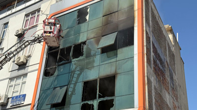 Adana'da İş Merkezindeki Yangında Can Pazarı: İşçiler Pencereden Aşağı Atladı