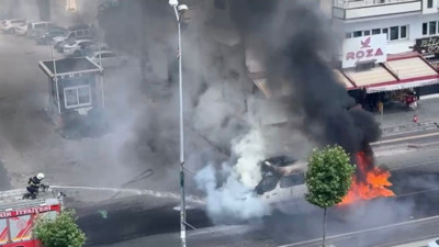 Diyarbakır’da Şehir İçi Minibüs Alevlere Teslim Oldu