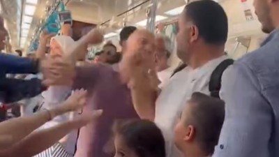 Marmaray'da Yumruklu Kavga: Saniye Saniye Kameralarda