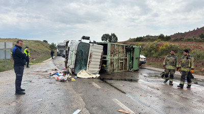 Nallıhan’da Çöp Kamyonu Devrildi: 1 Ölü, 1 Yaralı