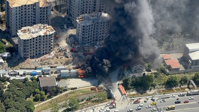 İstanbul'da Korku Dolu Anlar: İşçilerin Kaldığı Konteynerler Alevlere Teslim Oldu