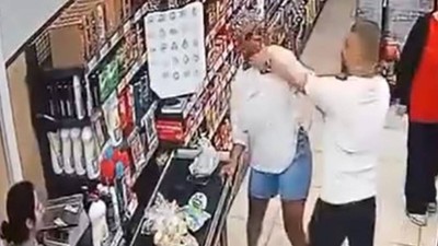 Markette Dehşet! Tartıştığı Kadına Çocuğunun Önünde Saldırdı