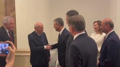 Bahçeli ile Özel Arasında Dikkat Çeken Diyalog: 'Çok Hareketlisiniz Maşallah'