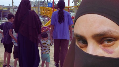 Şiddet Bu Kez Bir Anneyi Buldu! Çocuklarının Gözü Önünde Dehşeti Yaşadı