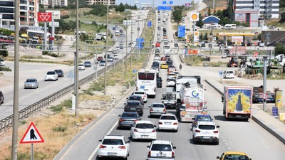 Kurban Bayramı Hareketliliği Başladı: 'Kilit Kavşak'ta Yine Trafik Yoğunluğu