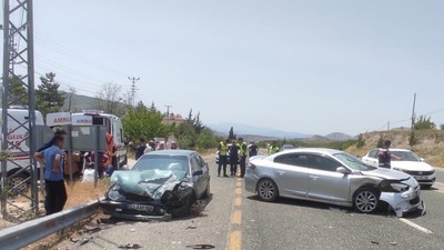 Elazığ’da İki Otomobil Çarpıştı: 5 Yaralı