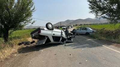 Elbistan’da İki Otomobil Çarpıştı: 2 Yaralı