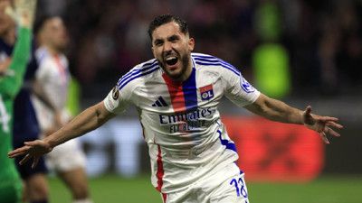 Rayan Cherki Resmen Manchester City'de