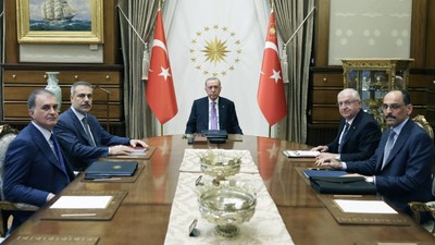 Cumhurbaşkanı Erdoğan Kurmayları Topladı: Külliye'de Kritik Güvenlik Zirvesi