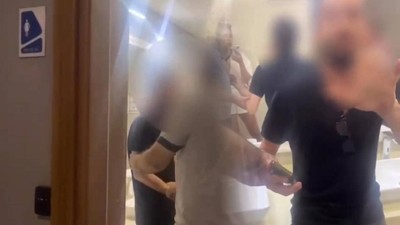 Kadınlar Tuvaletinde Tacizciye Suçüstü! Söyledikleri 'Pes' Dedirtti: 'Yanlışlıkla Girdim...'