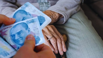 Memur ve Emeklinin Gözü 3 Temmuz'da: Kim, Ne Kadar Zam Alacak?