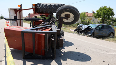 Aksaray’da Traktör ve Otomobil Çarpıştı: 4 Kişi Ağır Yaralandı