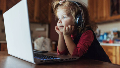 Çocuklara Dijital Kalkan: Aileler İçin İki Yeni Rehber Yayınlandı