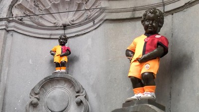 Galatasaray'dan Tarihte Bir İlk! 406 Yıllık Heykele İlk Kez Türk Forması Giydirildi