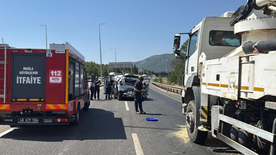 Beton Mikseri Otomobile Çarptı! Aynı Aileden 4 Kişi Yaralandı