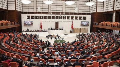Meclis Tatile Girmiyor, Mesaiye Devam: Çalışma Süresi Uzatıldı