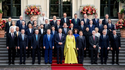 NATO Zirvesi'nin Yıldızı! Kraliçe Geceye Damga Vurdu... Dünya Liderleri Gözlerini Alamadı