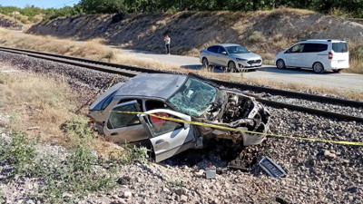 Malatya'da Facianın Eşiğinden Dönüldü: Yük Treni Otomobile Çarptı, 5 Yaralı
