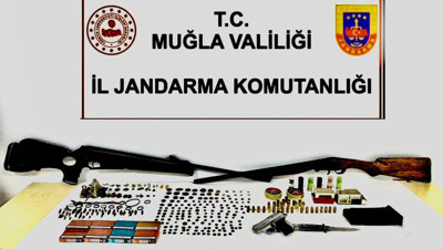 Muğla Ula’da Tarihi Eser ve Ruhsatsız Silah Operasyonu