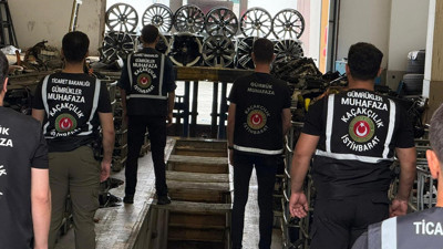 Artvin'de 32,5 Milyon TL Değerinde Kaçak Oto Yedek Parçası Yakalandı