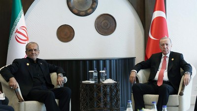 Cumhurbaşkanı Erdoğan, İran Cumhurbaşkanı Pezeşkiyan ile Görüştü