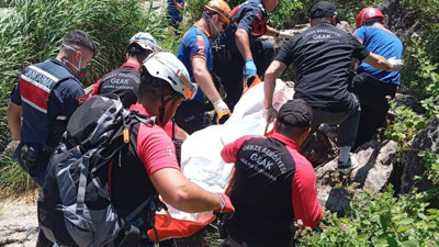 31 Yaşındaki Gencin Cesedi Kayalıklarda Bulundu