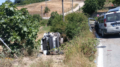 Kazadan Kaçmak İstedi, Otomobili Devrildi: 2 Yaralı