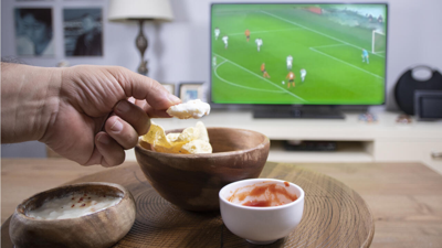 Bir Şey İzlerken Yemek Yiyenler Dikkat! Sağlığınız Sessizce Yok Oluyor