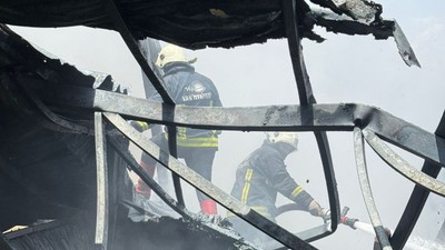 Van'da Geri Dönüşüm Tesisinde Yangın Paniği