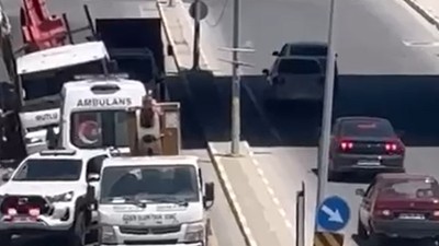 Yalova’da Alt Geçide Sıkışan Vinç Korkuttu